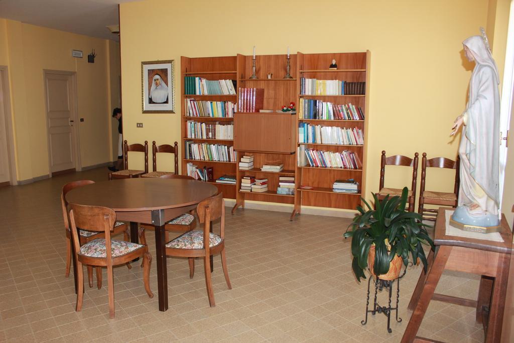 Centro Di Spiritualita Maria Candida Armeno ภายนอก รูปภาพ