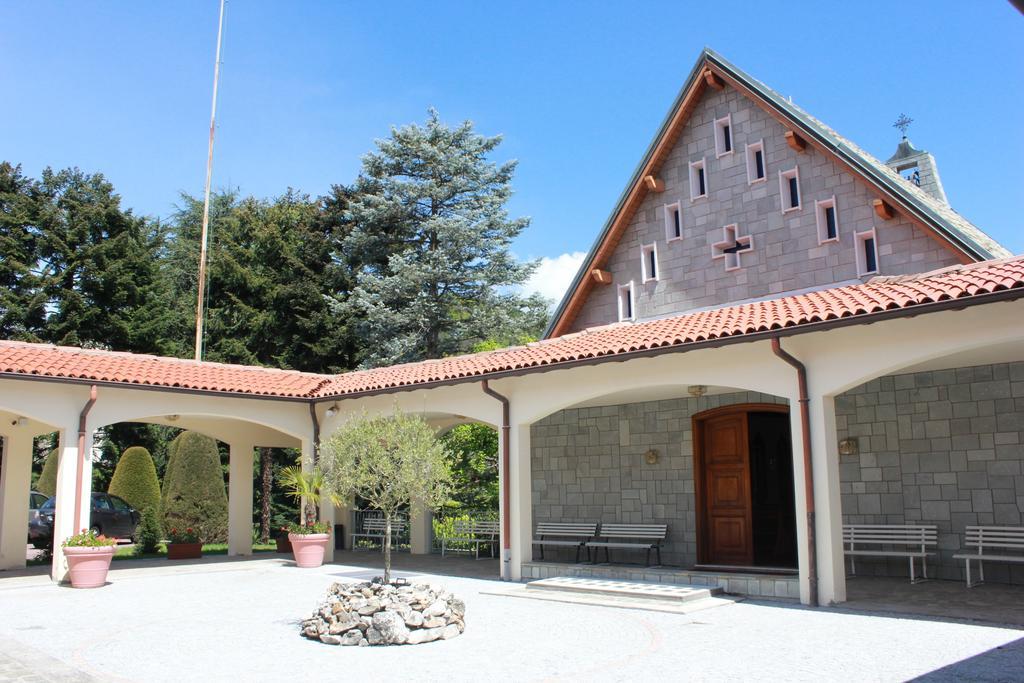 Centro Di Spiritualita Maria Candida Armeno ภายนอก รูปภาพ