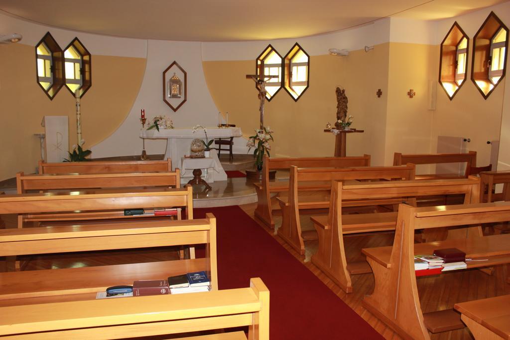 Centro Di Spiritualita Maria Candida Armeno ภายนอก รูปภาพ