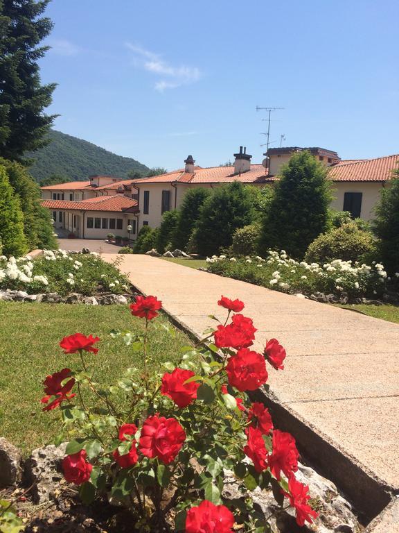 Centro Di Spiritualita Maria Candida Armeno ภายนอก รูปภาพ
