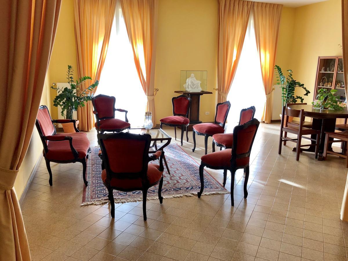 Centro Di Spiritualita Maria Candida Armeno ภายนอก รูปภาพ